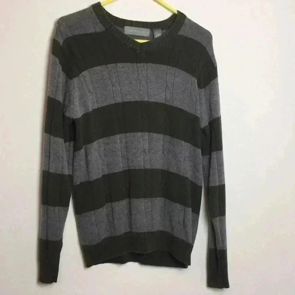 Oscar De La Renta Size Large V-Neck